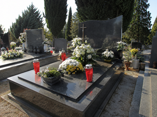 Godišnji paket održavanja grobnog mjesta s četiri dolaska